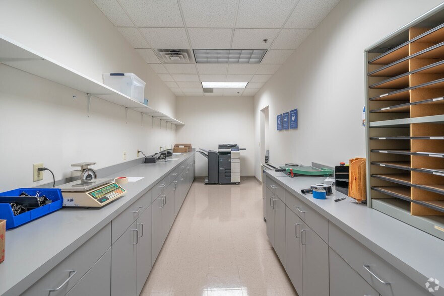 601 Campus Dr, New Brighton, MN à louer - Photo du bâtiment - Image 2 de 14