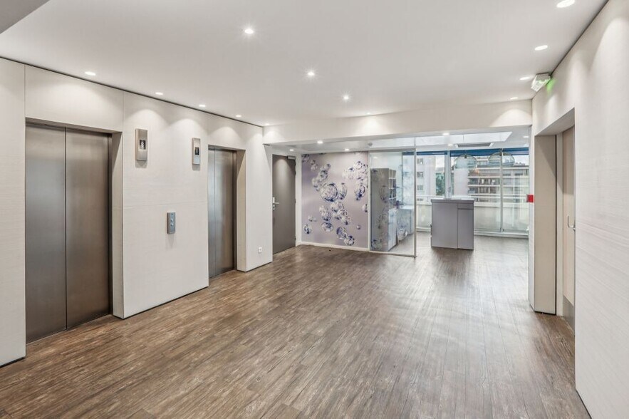 70 Rue Rivay, Levallois-Perret à louer - Photo du bâtiment - Image 3 de 9