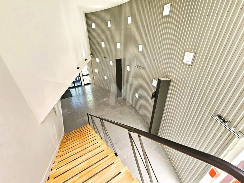 Bureau dans Bondoufle à louer - Photo du bâtiment - Image 3 de 11