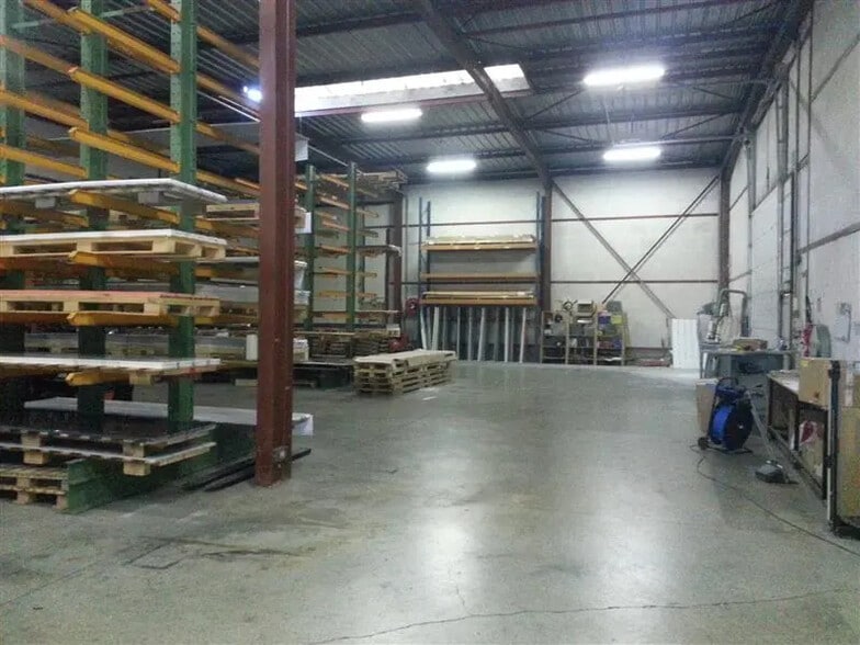 Flex in Villepinte for lease - Building Photo - Image 1 of 4