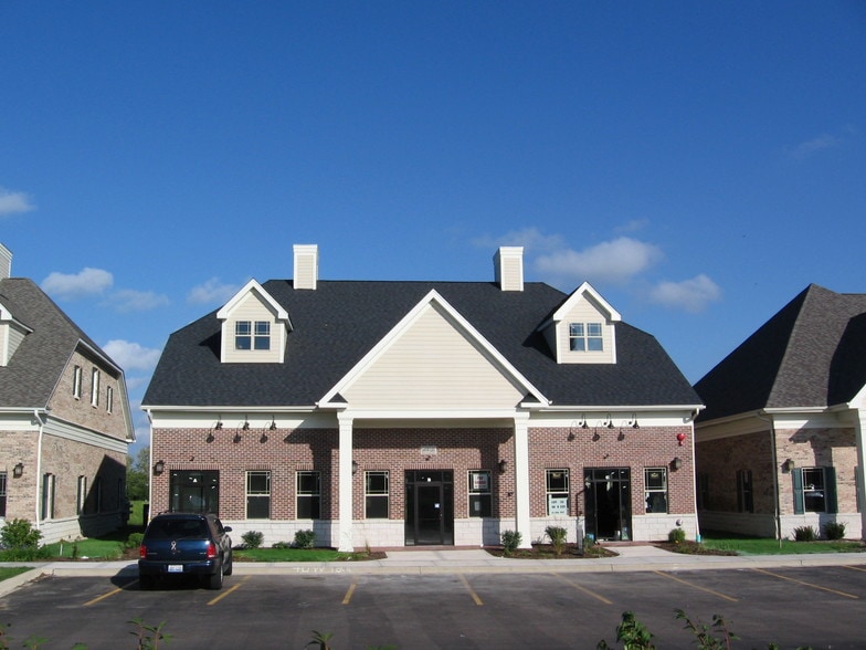 40W125 Campton Crossings Dr, St Charles, IL for lease - Primary Photo - Image 1 of 10