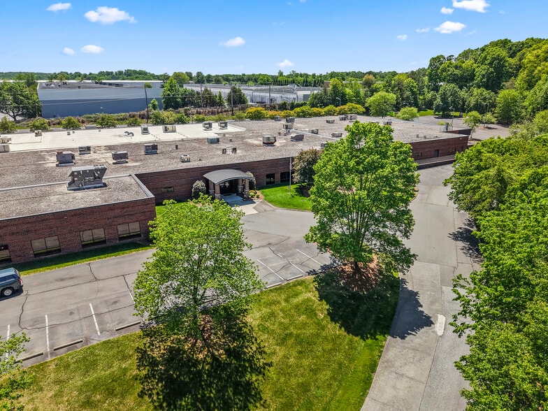 2540 Empire Dr, Winston-Salem, NC for lease - Building Photo - Image 2 of 7