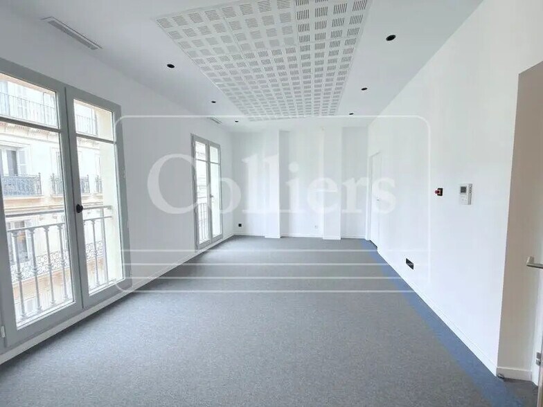 Office in Marseille for lease - Building Photo - Image 2 of 4