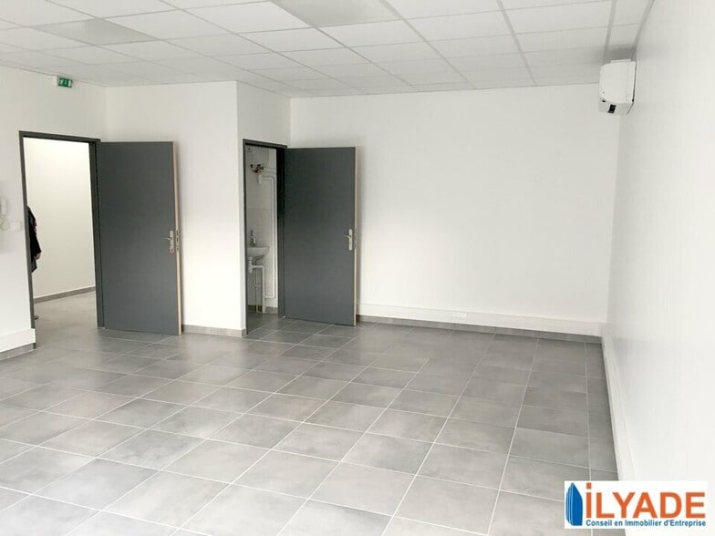 43 Chemin De La Sarriere, Meyreuil for lease - Interior Photo - Image 2 of 6