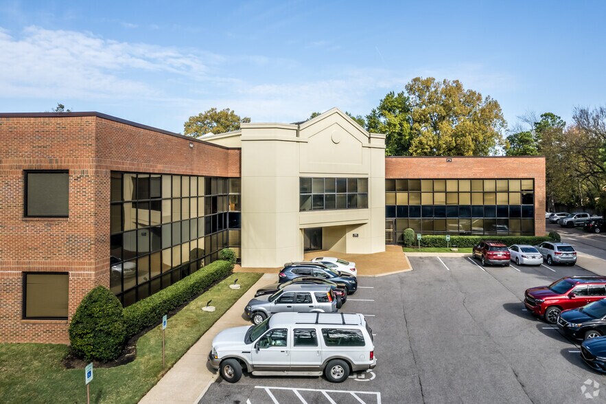 700 Colonial Rd, Memphis, TN à louer - Photo du bâtiment - Image 2 de 5