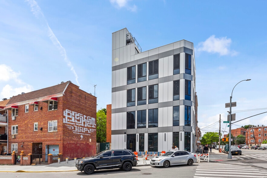 11072 Corona Ave, Flushing, NY à louer - Photo du bâtiment - Image 2 de 4