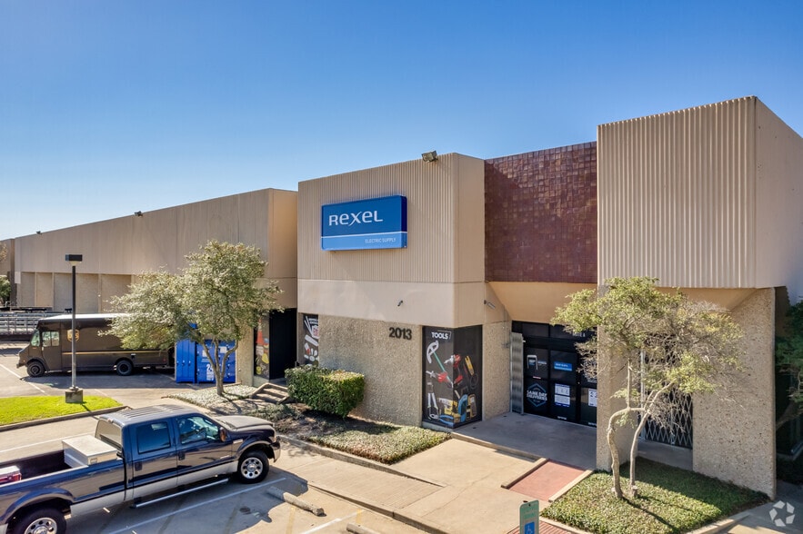 2020 Rutland Dr, Austin, TX à louer - Photo principale - Image 3 de 11