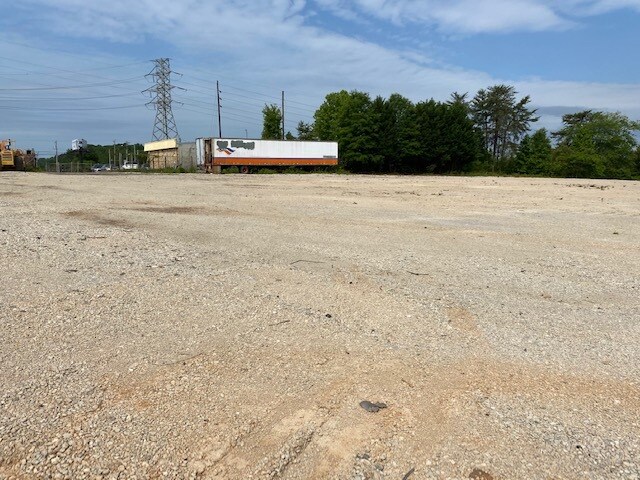 6410 Brookshire Blvd, Charlotte, NC à louer - Photo du bâtiment - Image 3 de 14