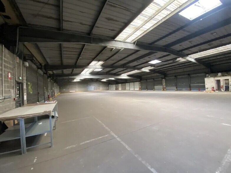 Industrial in Saint-Étienne-du-Rouvray for lease - Building Photo - Image 3 of 4