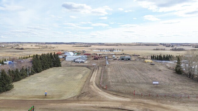 Plus de détails pour #10 19447 Hwy 12 hwy, Stettler, AB - Industriel à vendre
