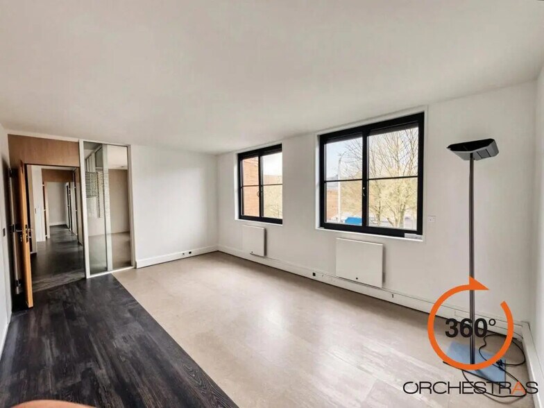 Office in Lognes for lease - Building Photo - Image 2 of 12