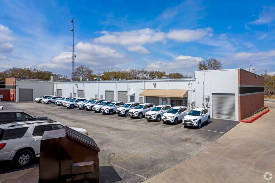 12000 Network Blvd, San Antonio, TX à louer - Photo du bâtiment - Image 3 de 29