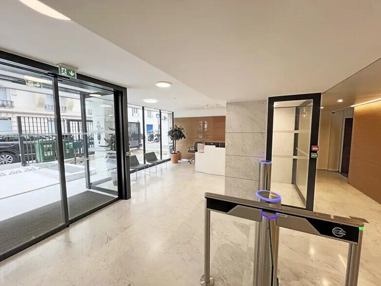27-29 Rue Des Poissonniers, Neuilly-sur-Seine for lease - Lobby - Image 2 of 8