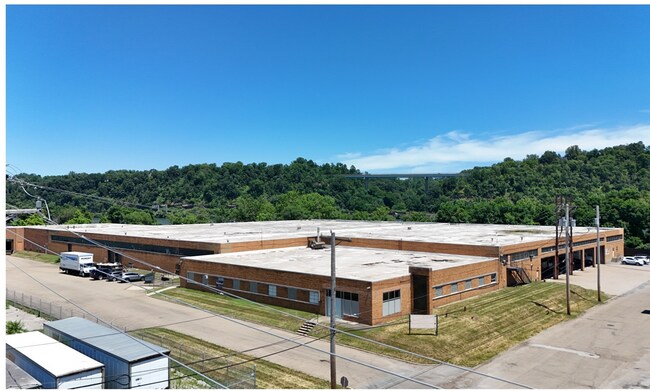 Plus de détails pour 100 Graham St, McKees Rocks, PA - Industriel à louer