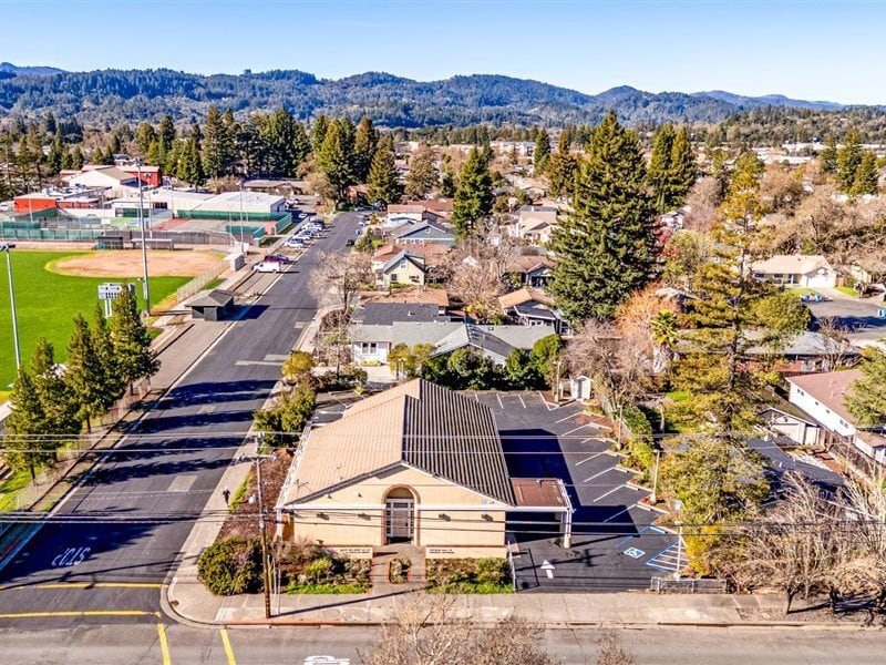1105 University St, Healdsburg, CA for sale Primary Photo- Image 1 of 37