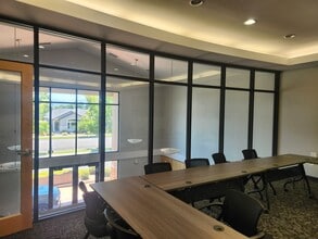 444 S Haskell St, Central Point, OR for lease Interior Photo- Image 1 of 14