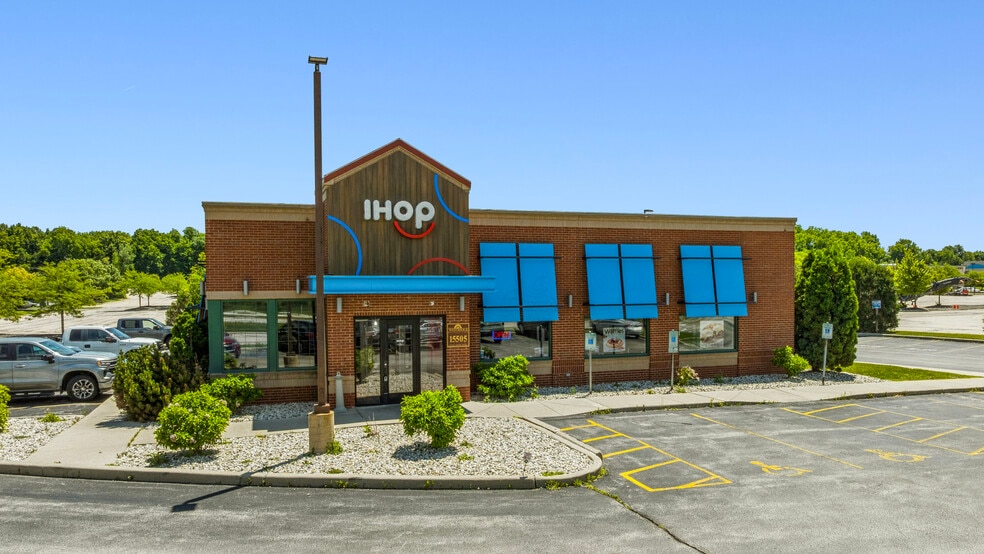 15505 W Rockridge Rd, New Berlin, WI for sale - Building Photo - Image 2 of 3