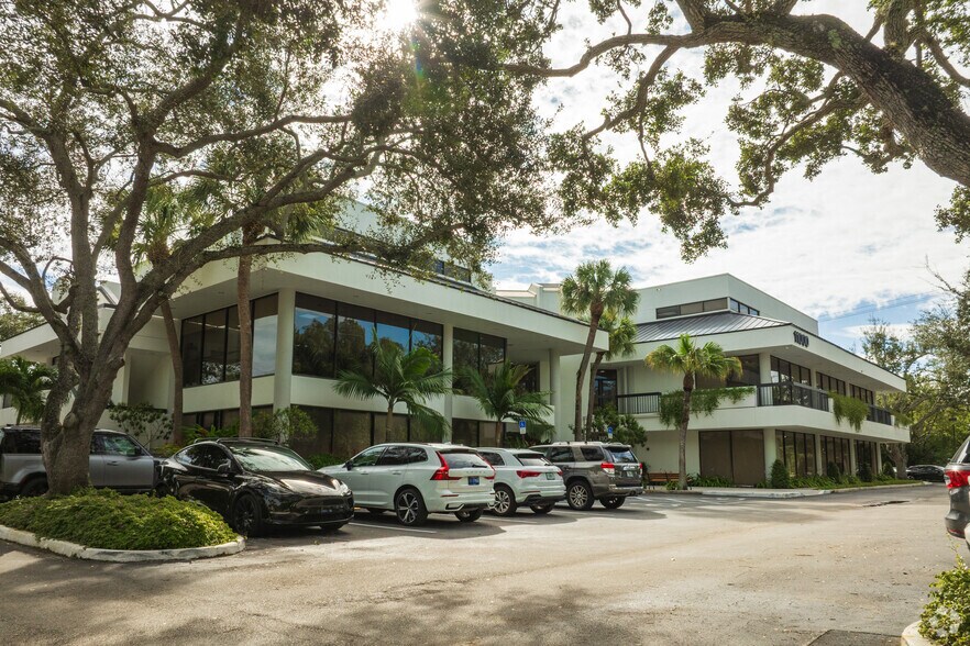 11000 Prosperity Farms Rd, Palm Beach Gardens, FL à louer - Photo du bâtiment - Image 2 de 5