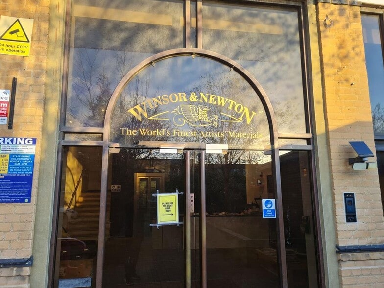 26 Whitefriars Av, Harrow for sale - Building Photo - Image 2 of 6