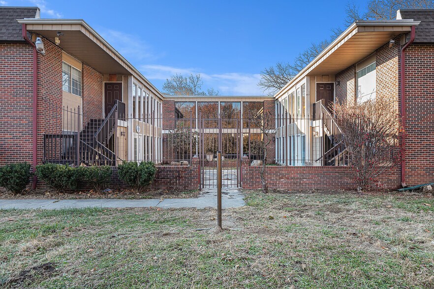 6016 Leavenworth Rd, Kansas City, KS à vendre - Photo du bâtiment - Image 2 de 23