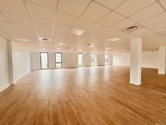 Plus de détails pour 10 Rue Des Frères Lumière, Plaisir - Bureau à louer