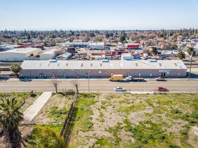 610 N E St, Madera, CA for lease - Building Photo - Image 2 of 11