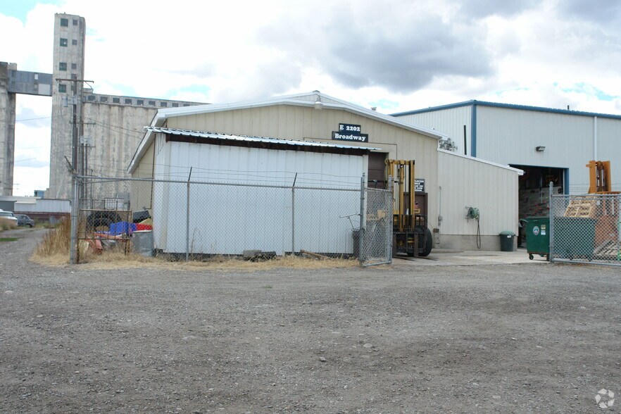 2202 E Broadway Ave, Spokane, WA à louer - Photo du bâtiment - Image 2 de 3