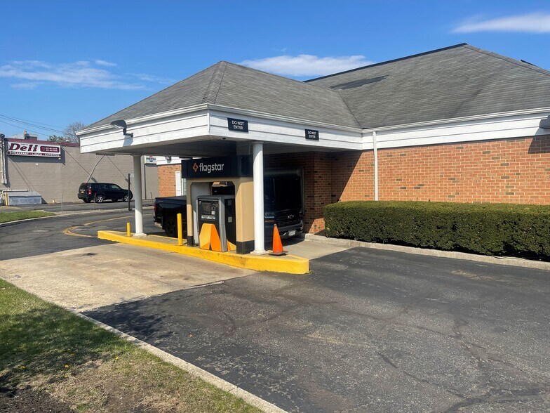 3425 Veterans Memorial Hwy, Ronkonkoma, NY à louer - Photo du bâtiment - Image 2 de 2