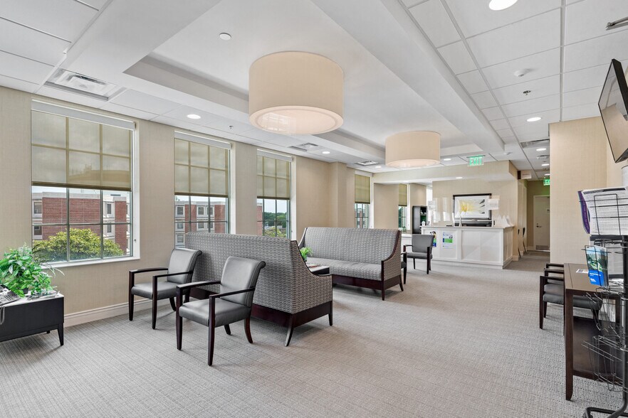 155 Kingsley Ln, Norfolk, VA à louer - Photo intérieure - Image 2 de 5