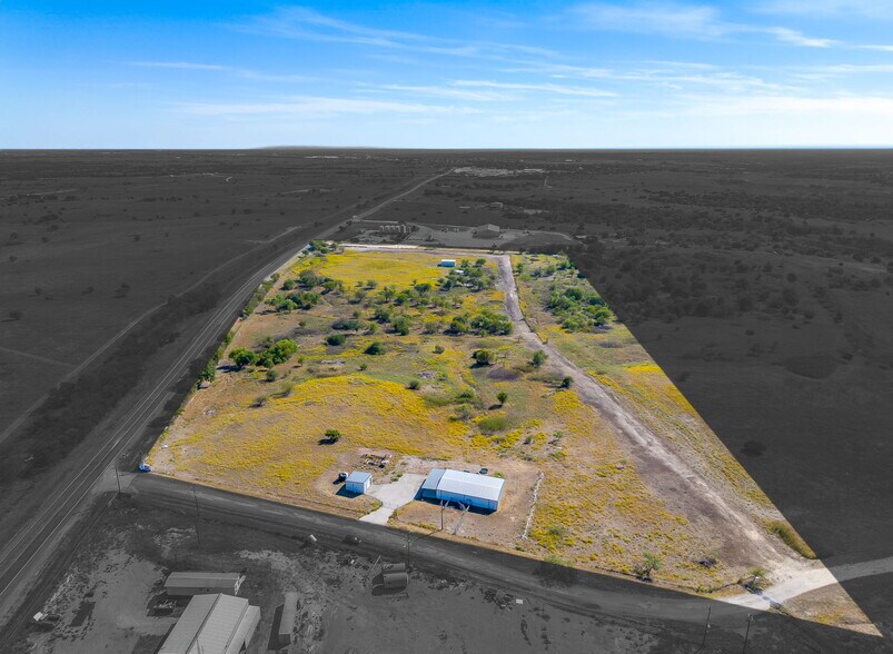 13300 Cleburne Hwy, Cresson, TX à vendre - Photo du bâtiment - Image 1 de 65