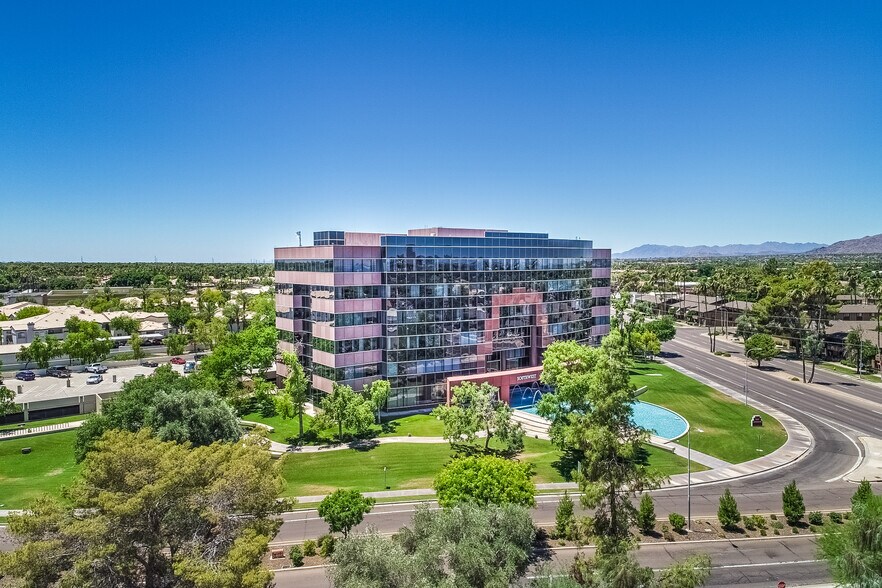 4500 S Lakeshore Dr, Tempe, AZ à louer - Photo du bâtiment - Image 1 de 4