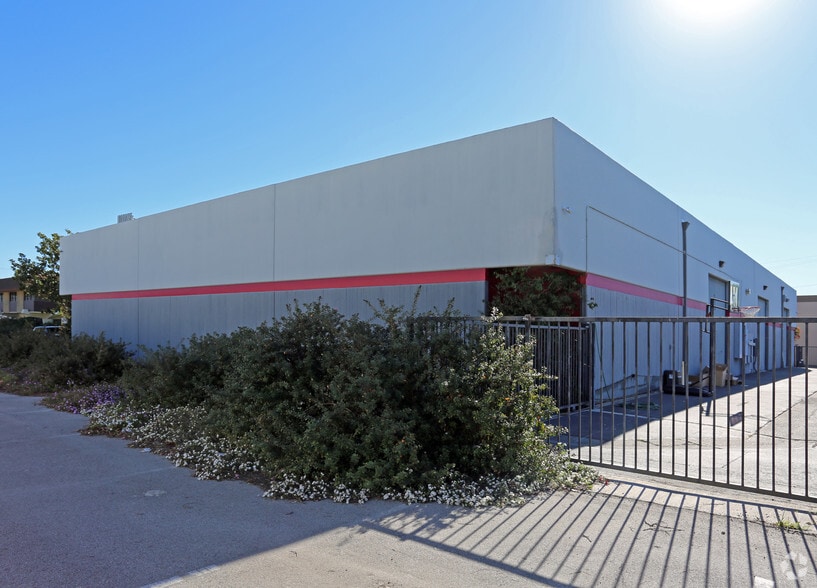 1752 Langley Ave, Irvine, CA for lease - Building Photo - Image 3 of 11