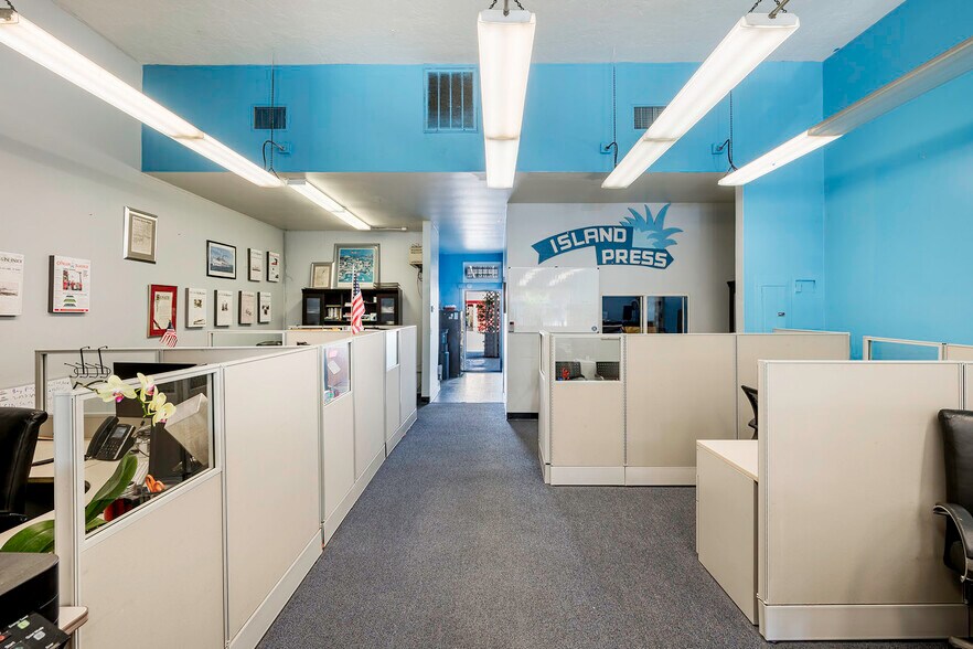 216 Main St, Seal Beach, CA à louer - Photo du bâtiment - Image 3 de 11