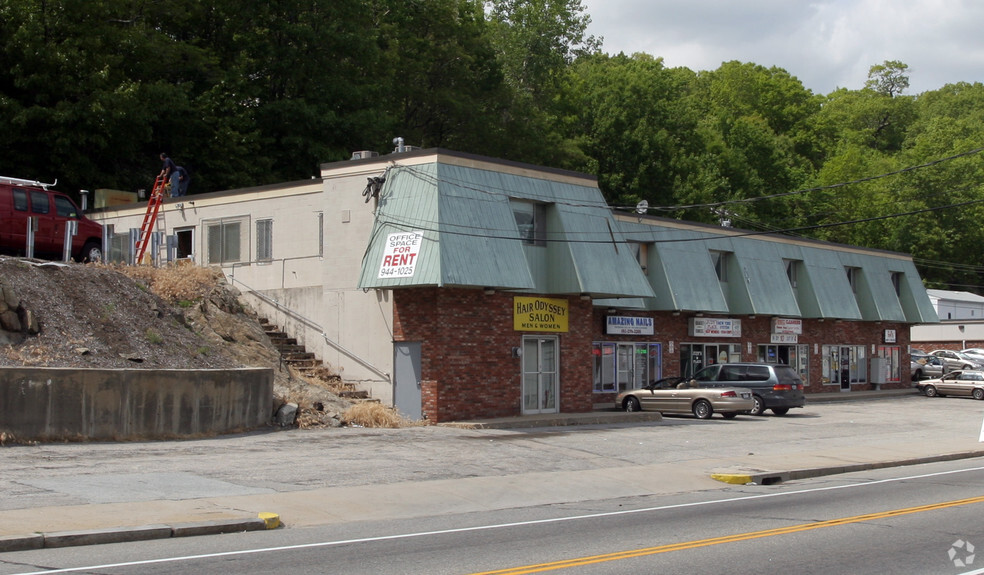 1031 Plainfield St, Johnston, RI for lease - Building Photo - Image 3 of 17