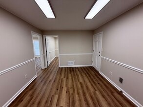 5 Calendar Ct, Columbia, SC for lease Interior Photo- Image 2 of 6