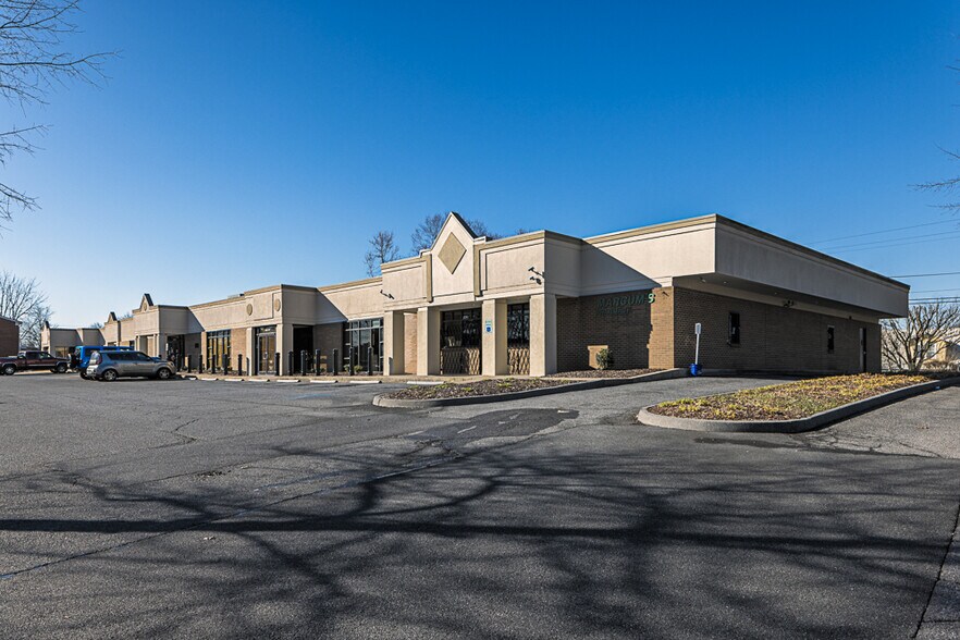 121 E Ravine Rd, Kingsport, TN à louer - Photo du bâtiment - Image 1 de 5