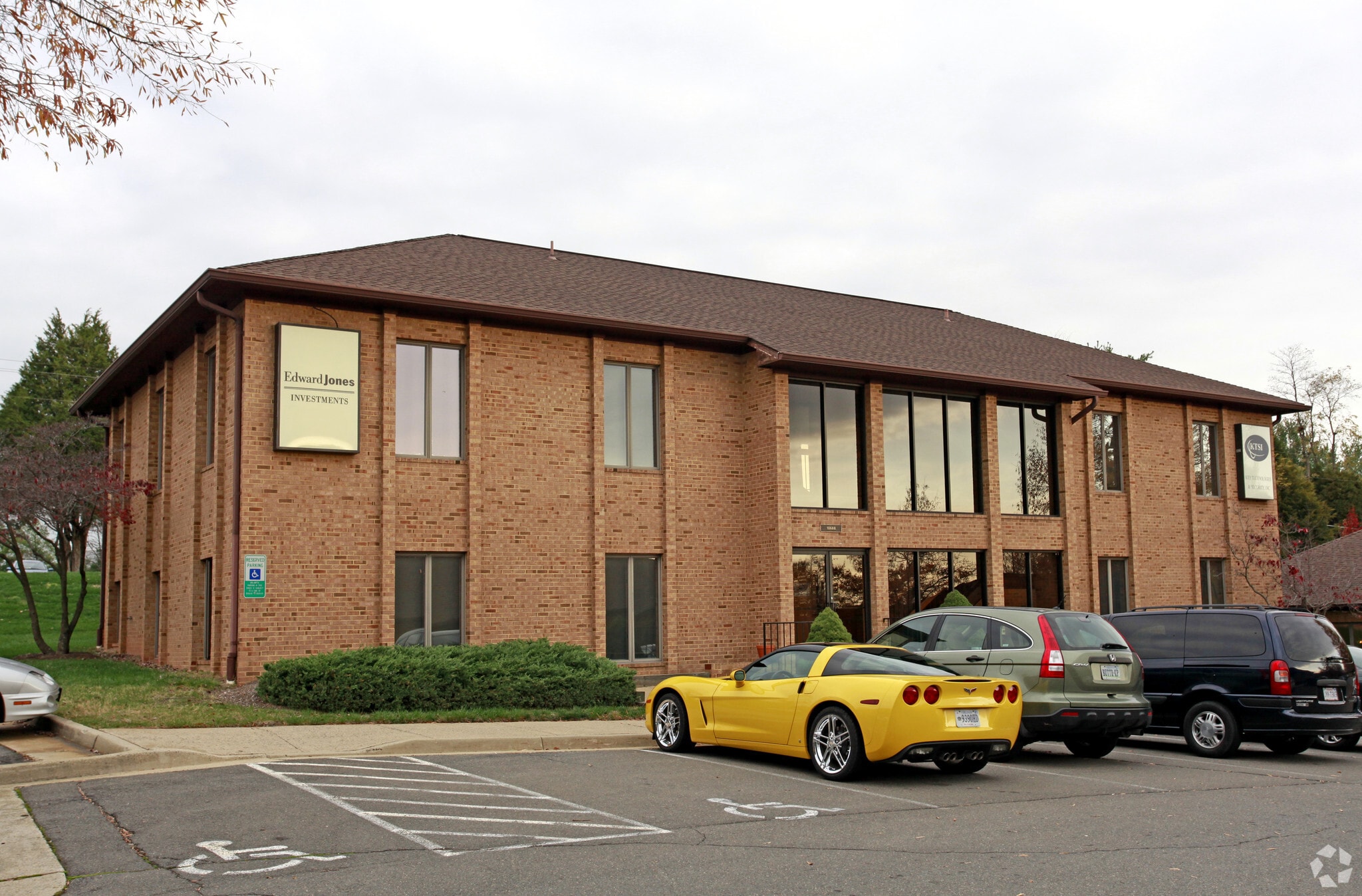 10688 Crestwood Dr, Manassas, VA for lease Primary Photo- Image 1 of 10