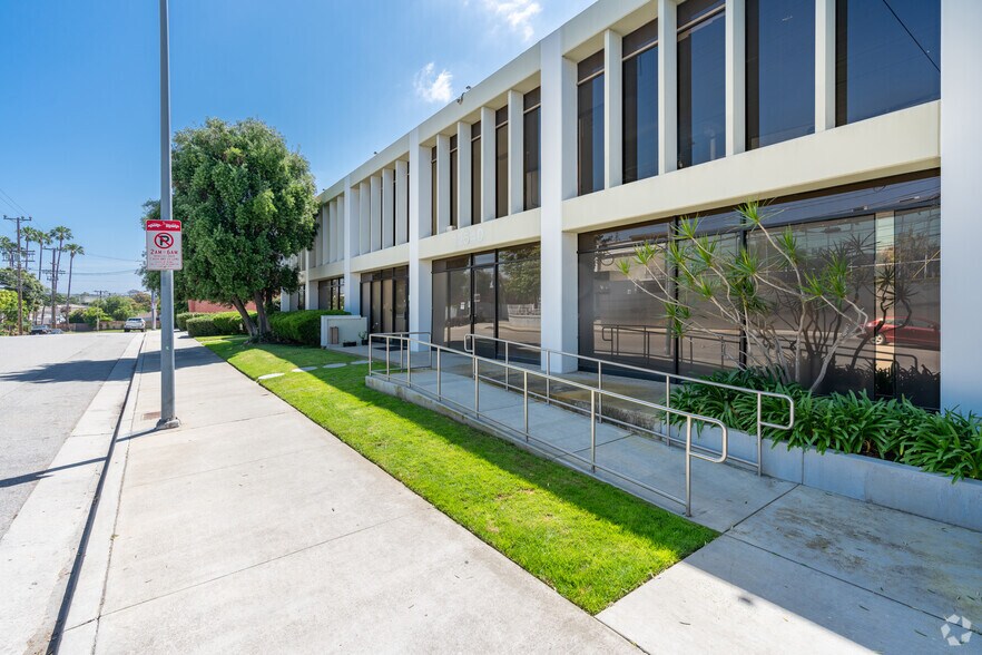 12500 Beatrice St, Los Angeles, CA à louer - Photo du bâtiment - Image 3 de 11