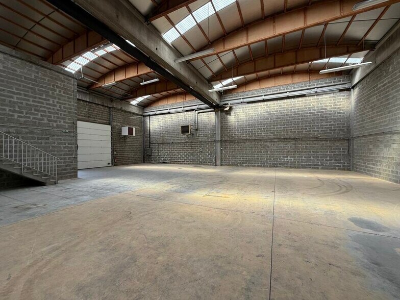 81 Avenue Du Progrès, Chassieu à louer - Photo du bâtiment - Image 2 de 6