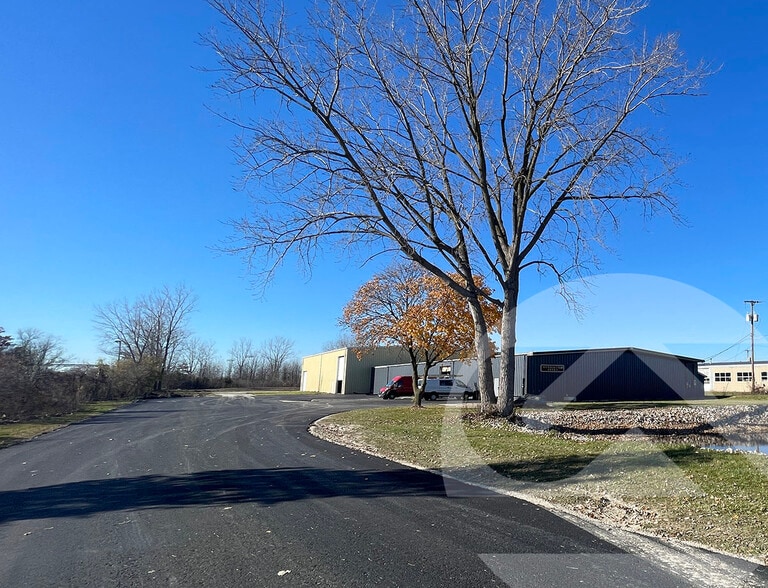 28663 Glenwood Rd, Perrysburg, OH à louer - Photo du bâtiment - Image 1 de 6