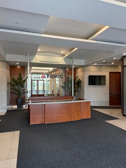 8585 Rte Transcanadienne, Montréal, QC à louer - Photo du bâtiment - Image 2 de 14
