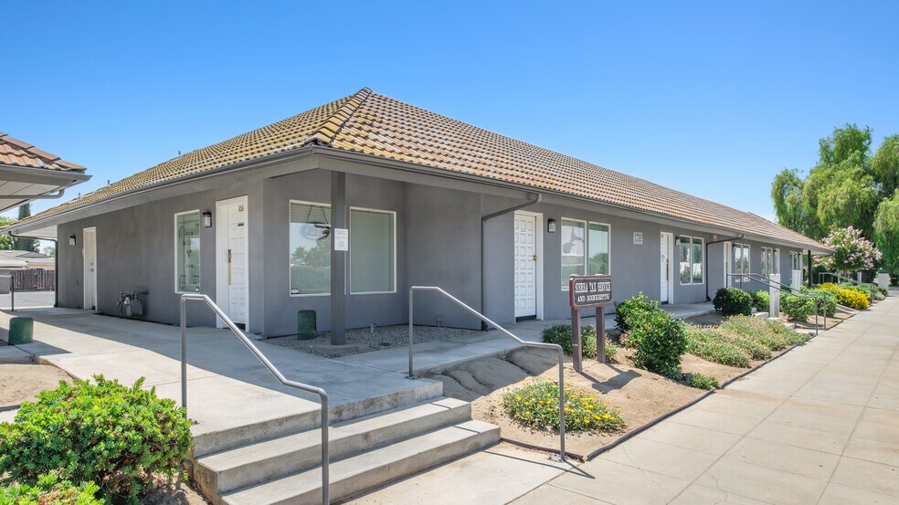 1715 N Minnewawa Ave, Clovis, CA à louer - Photo du bâtiment - Image 1 de 5