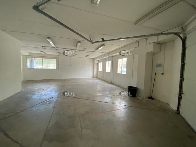 Flex in Marseille for lease - Building Photo - Image 1 of 7