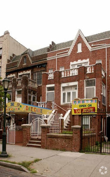 1173 Eastern Pky, Brooklyn, NY à vendre - Photo du bâtiment - Image 2 de 3