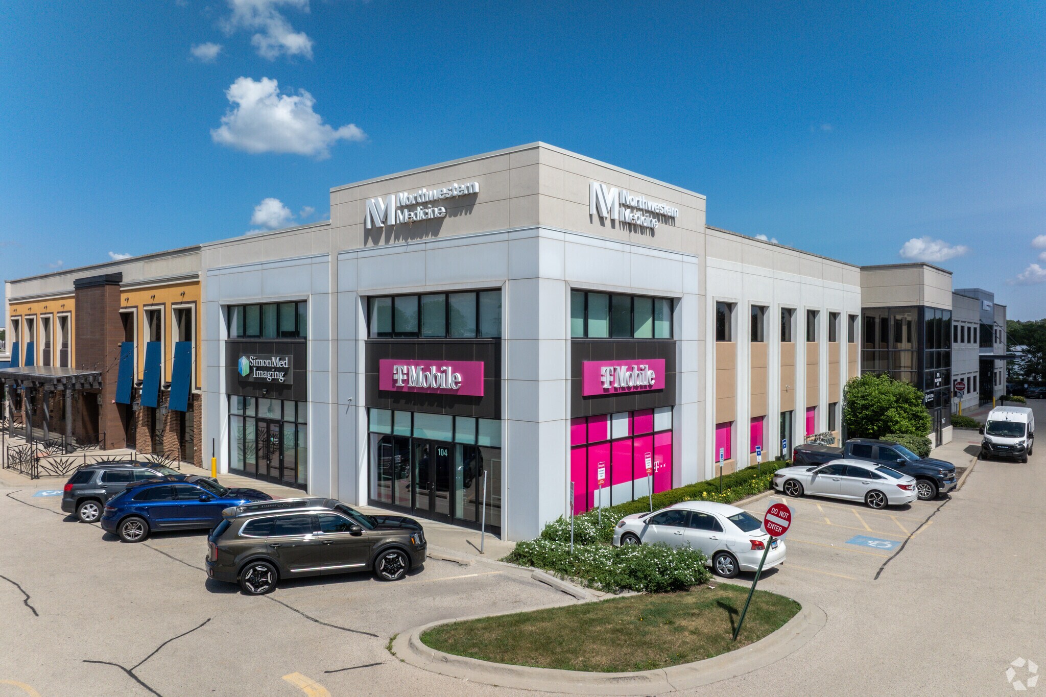 850-870 N Milwaukee Ave, Vernon Hills, IL à louer Photo du bâtiment- Image 1 de 18