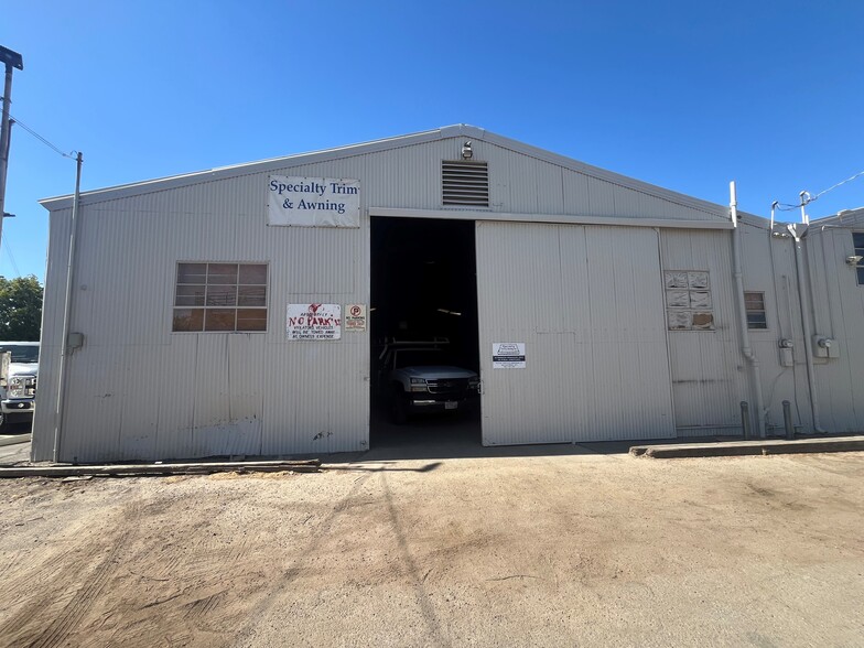 712 17th St, Bakersfield, CA for lease - Building Photo - Image 2 of 6