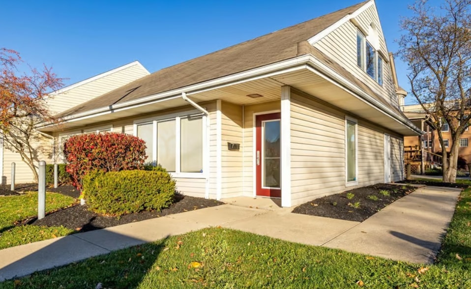 418 E Broad St, Elyria, OH à louer - Photo du bâtiment - Image 2 de 7