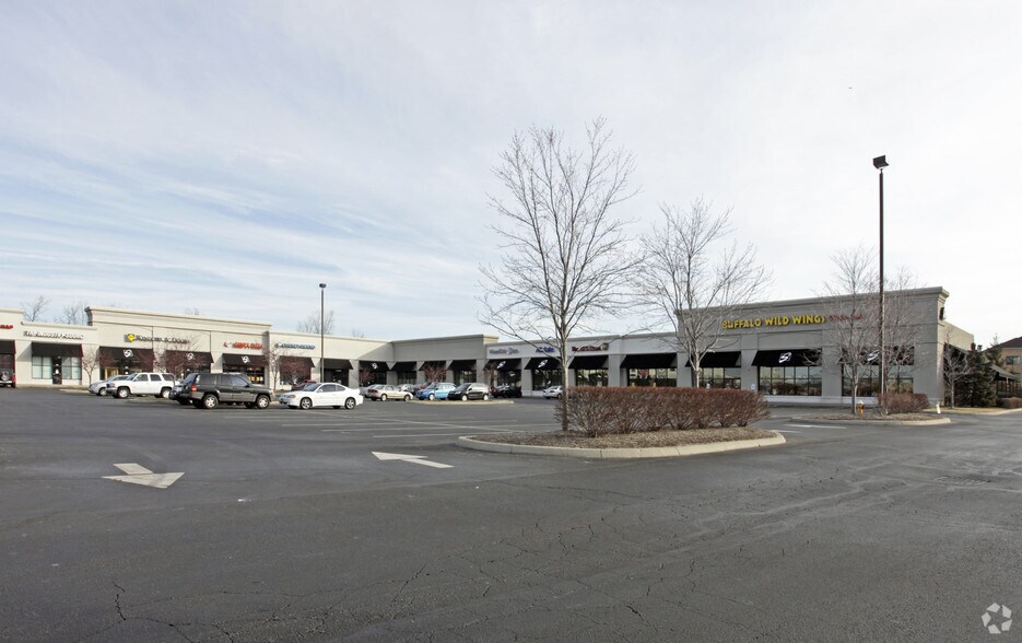 423-491 W Dussel Dr, Maumee, OH à louer - Photo du bâtiment - Image 2 de 9