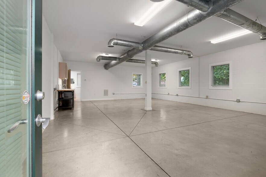 2035 Manchester St NE, Atlanta, GA à louer - Photo intérieure - Image 3 de 28