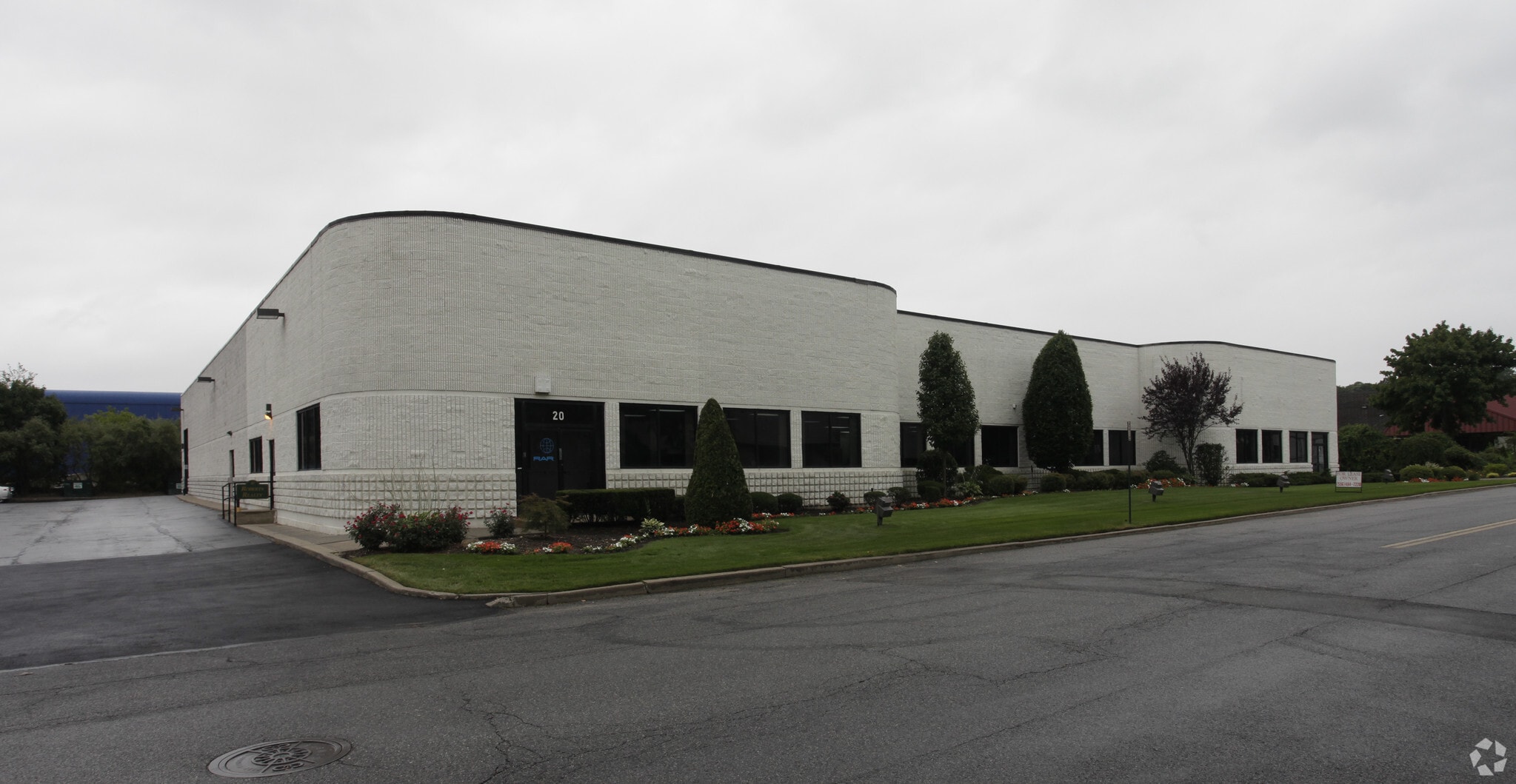 18 Seaview Blvd, Port Washington, NY for lease Primary Photo- Image 1 of 3